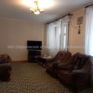 Продам квартиру, Лебединская ул. , 4  ком., 105 м², капитальный ремонт 