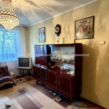 Продам квартиру, Бучмы ул. , 2 кім., 46 м², капитальный ремонт 