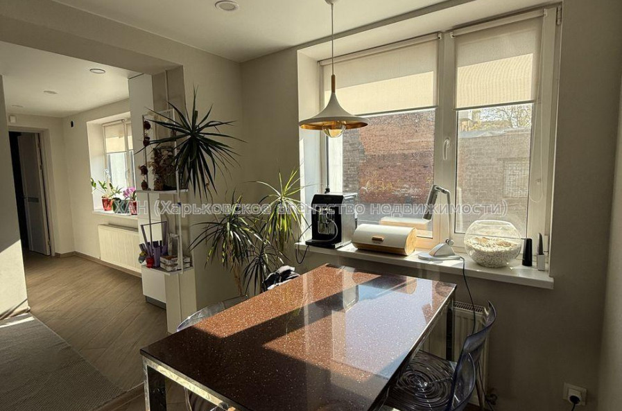 Продам квартиру, Марьинская ул. , 3  ком., 71.70 м², авторский дизайн 