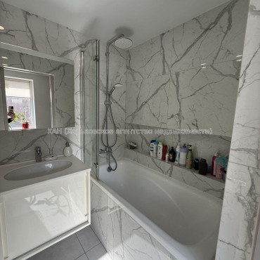 Продам квартиру, Марьинская ул. , 3  ком., 71.70 м², авторский дизайн 