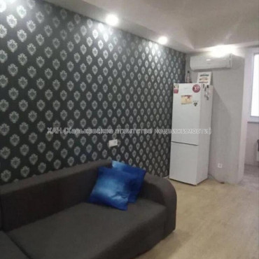 Продам квартиру, Драгоманова ул. , 1 кім., 42 м², капитальный ремонт 