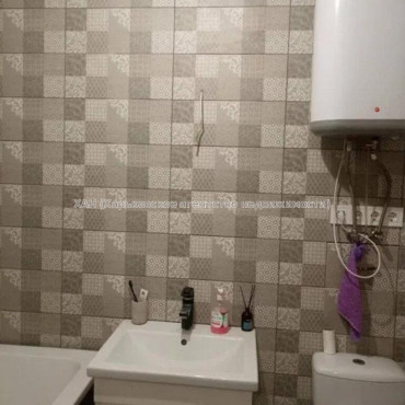Продам квартиру, Драгоманова ул. , 1 кім., 42 м², капитальный ремонт 