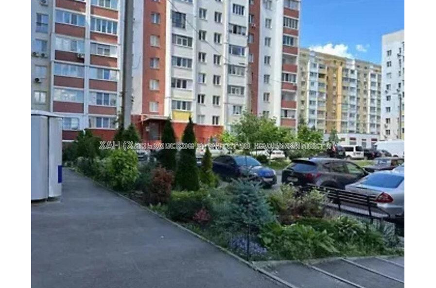 Продам квартиру, Драгоманова ул. , 1 кім., 42 м², капитальный ремонт 