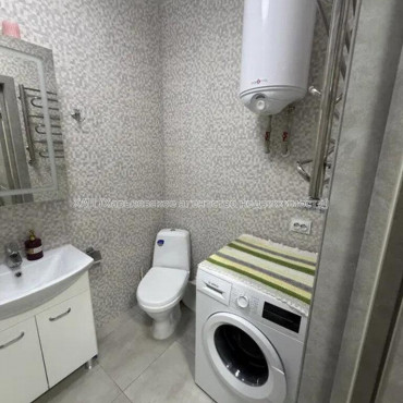 Продам квартиру, Героев Харькова просп. , 1  ком., 38.50 м², капитальный ремонт 