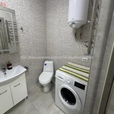 Продам квартиру, Героев Харькова просп. , 1  ком., 38.50 м², капитальный ремонт 