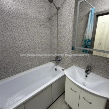 Продам квартиру, Героев Харькова просп. , 1  ком., 38.50 м², капитальный ремонт 