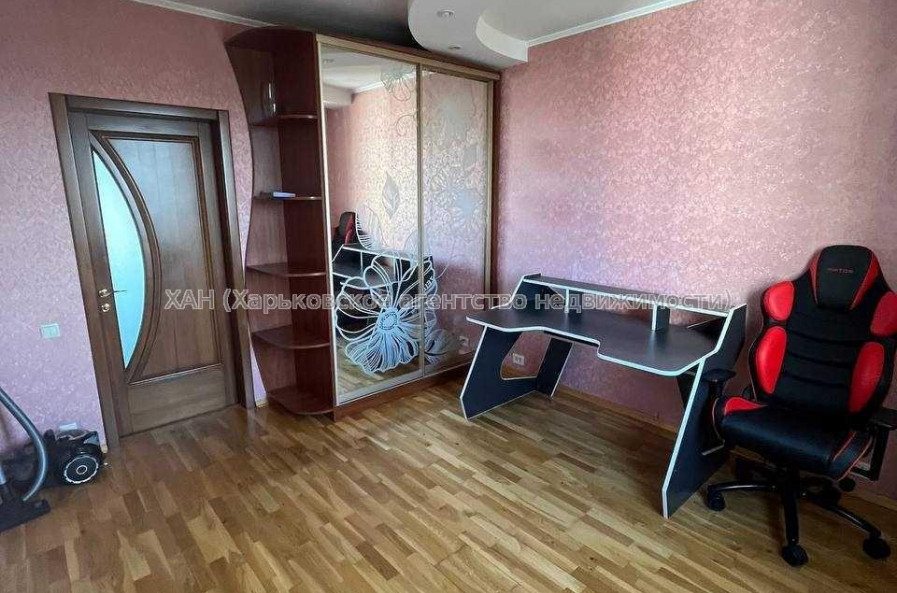 Продам квартиру, 4  ком., 52.80 м², авторский дизайн 