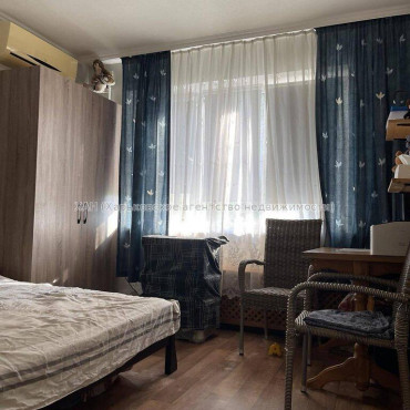 Продам квартиру, Гарибальди ул. , 1  ком., 26.80 м², капитальный ремонт 