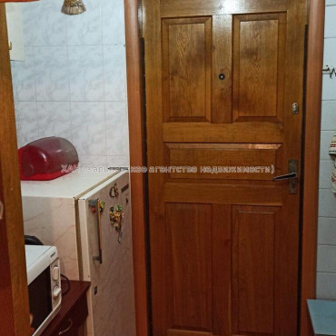 Продам квартиру, Ньютона ул. , 1 кім., 18.50 м², советский ремонт 