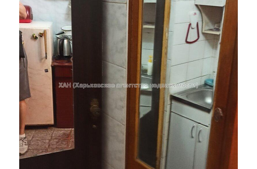 Продам квартиру, Ньютона ул. , 1 кім., 18.50 м², советский ремонт 