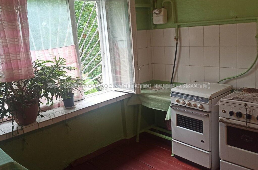 Продам квартиру, Ньютона ул. , 1 кім., 18.50 м², советский ремонт 
