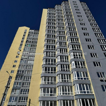 Продам квартиру, Яны Червоной ул. , 1  ком., 47 м², без отделочных работ 