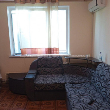 Продам квартиру, Метростроителей ул. , 3  ком., 72 м², капитальный ремонт 
