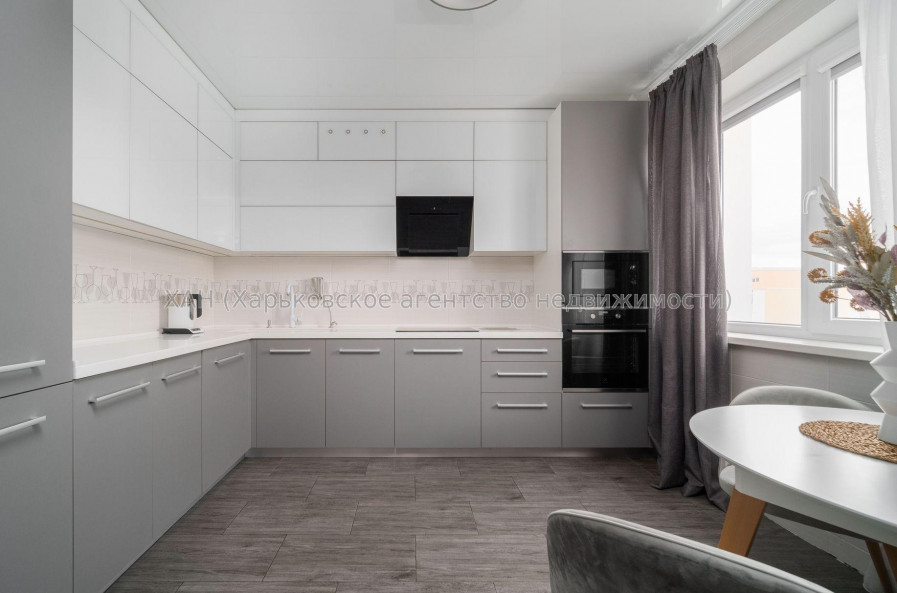Продам квартиру, Салтовское шоссе , 5 кім., 118 м², евроремонт 