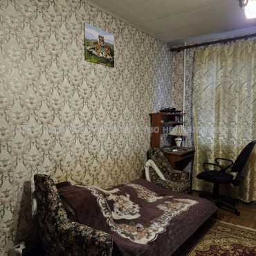 Продам квартиру, Гвардейцев Широнинцев ул. , 1  ком., 38.90 м², советский ремонт 