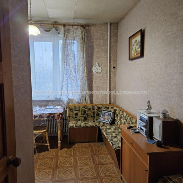 Продам квартиру, Гвардейцев Широнинцев ул. , 1  ком., 38.90 м², советский ремонт 