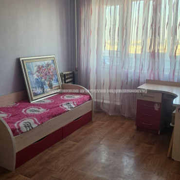 Продам квартиру, Зубарева Александра ул. , 3 кім., 64.40 м², советский ремонт 