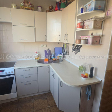 Продам квартиру, Зубарева Александра ул. , 3 кім., 64.40 м², советский ремонт 