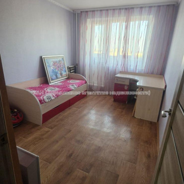 Продам квартиру, Зубарева Александра ул. , 3 кім., 64.40 м², советский ремонт 