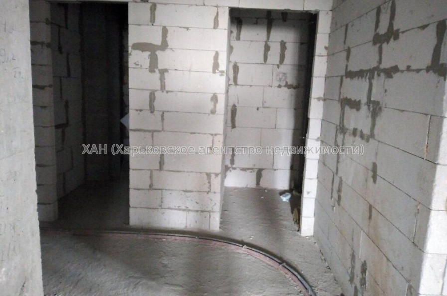 Продам квартиру, Молочная ул. , 2  ком., 84 м², без ремонта 