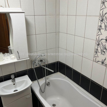Продам квартиру, Тракторостроителей просп. , 3  ком., 61 м², капитальный ремонт 
