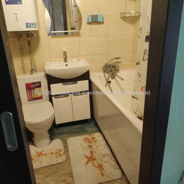 Продам квартиру, Нюрнбергский пер. , 1  ком., 40.60 м², капитальный ремонт 