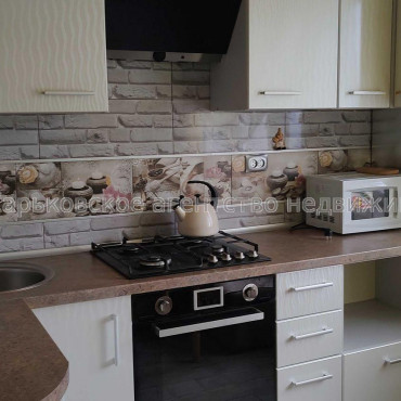 Продам квартиру, Нюрнбергский пер. , 1  ком., 40.60 м², капитальный ремонт 