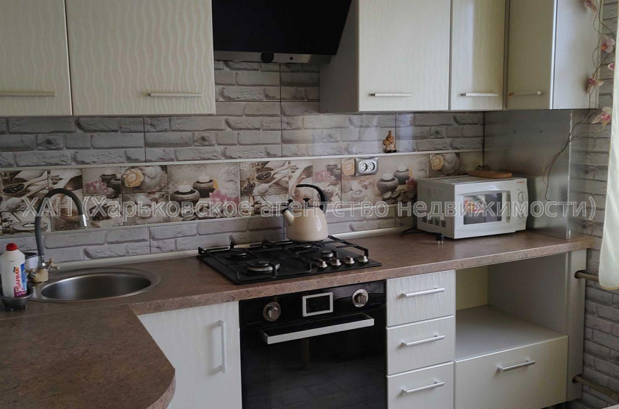 Продам квартиру, Нюрнбергский пер. , 1  ком., 40.60 м², капитальный ремонт 