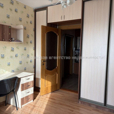 Продам квартиру, Амосова ул. , 34 , 4  ком., 86 м², капитальный ремонт 