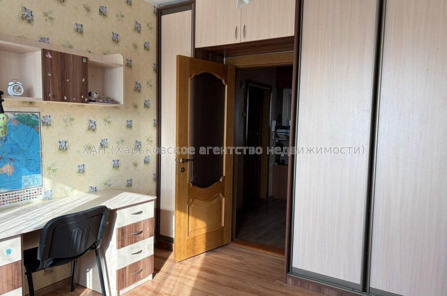 Продам квартиру, Амосова ул. , 34 , 4  ком., 86 м², капитальный ремонт 