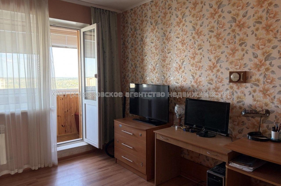 Продам квартиру, Амосова ул. , 34 , 4  ком., 86 м², капитальный ремонт 