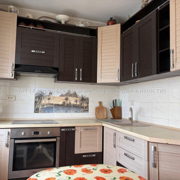 Продам квартиру, Амосова ул. , 34 , 4  ком., 86 м², капитальный ремонт 