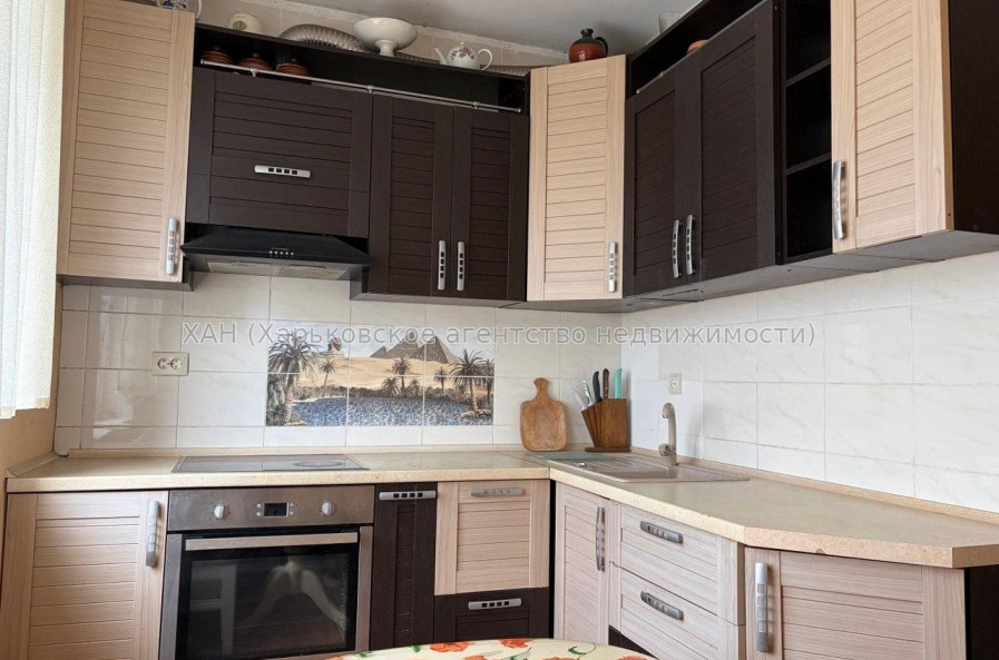 Продам квартиру, Амосова ул. , 34 , 4  ком., 86 м², капитальный ремонт 