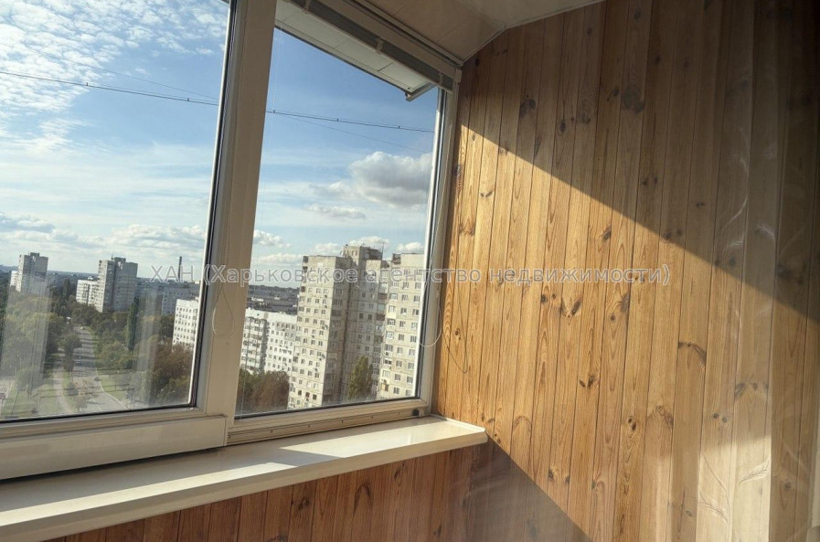 Продам квартиру, Амосова ул. , 34 , 4  ком., 86 м², капитальный ремонт 