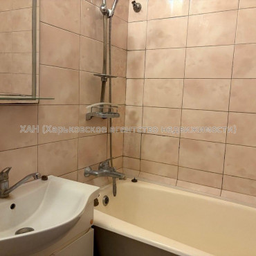 Продам квартиру, Амосова ул. , 34 , 4  ком., 86 м², капитальный ремонт 