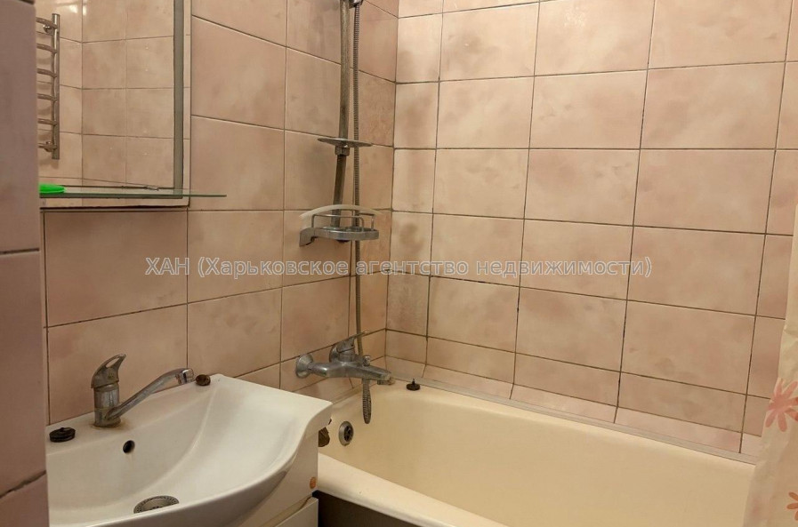 Продам квартиру, Амосова ул. , 34 , 4  ком., 86 м², капитальный ремонт 