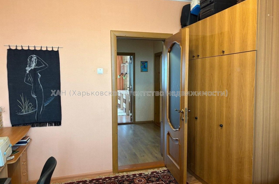 Продам квартиру, Амосова ул. , 34 , 4  ком., 86 м², капитальный ремонт 