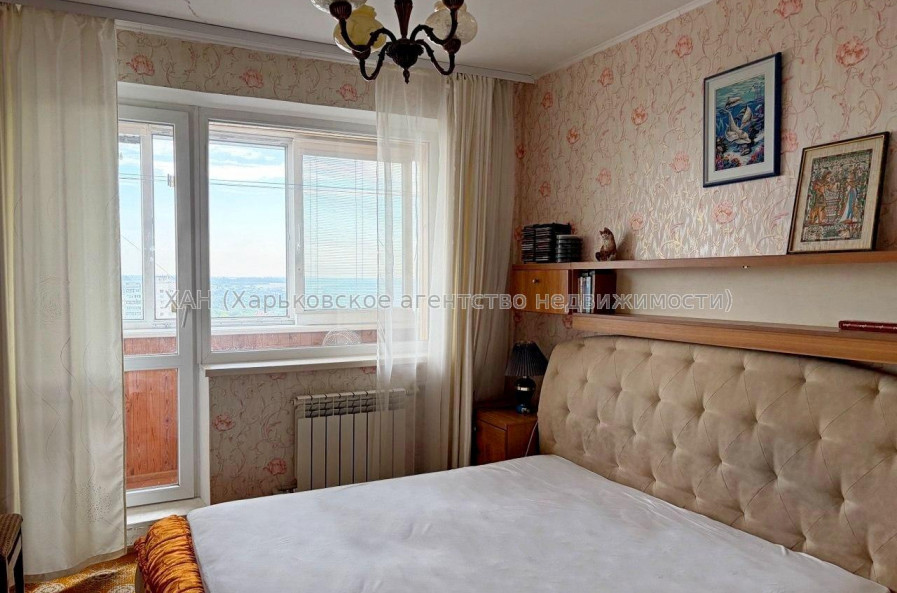 Продам квартиру, Амосова ул. , 34 , 4  ком., 86 м², капитальный ремонт 