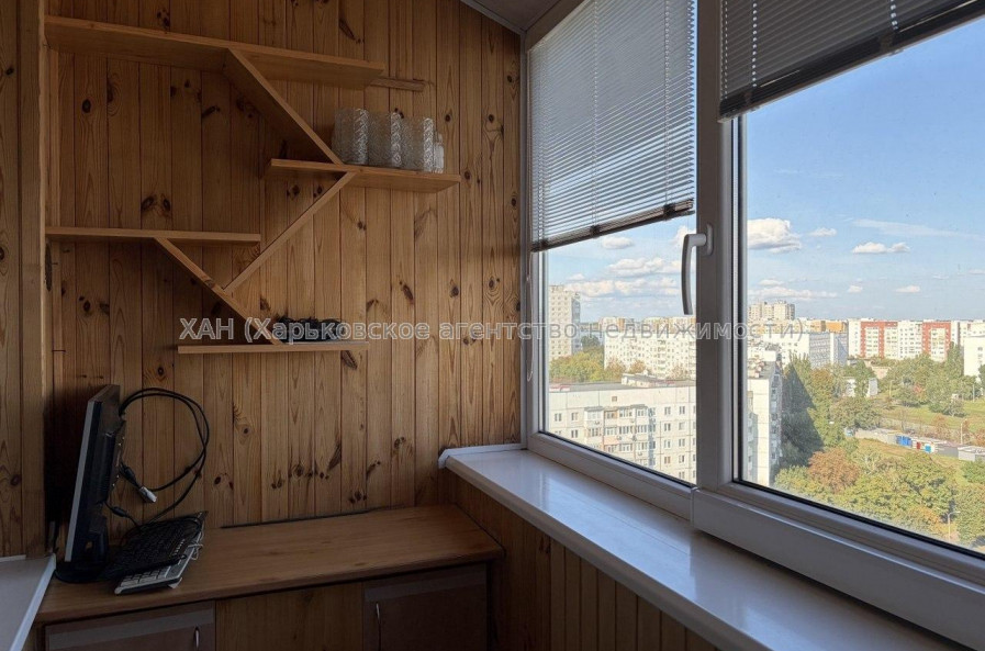 Продам квартиру, Амосова ул. , 34 , 4  ком., 86 м², капитальный ремонт 