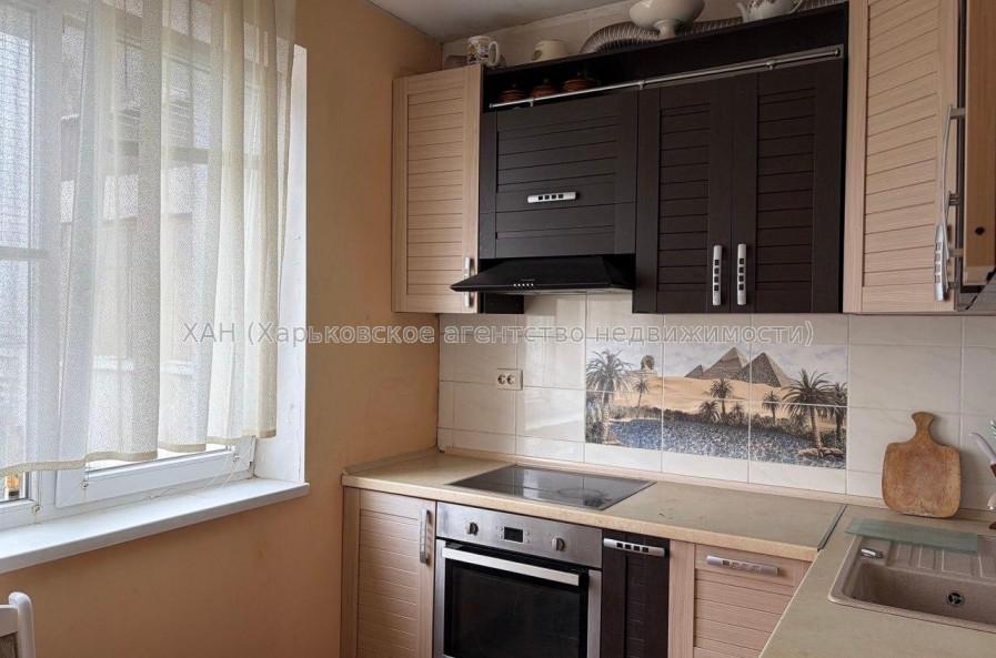 Продам квартиру, Амосова ул. , 34 , 4  ком., 86 м², капитальный ремонт 