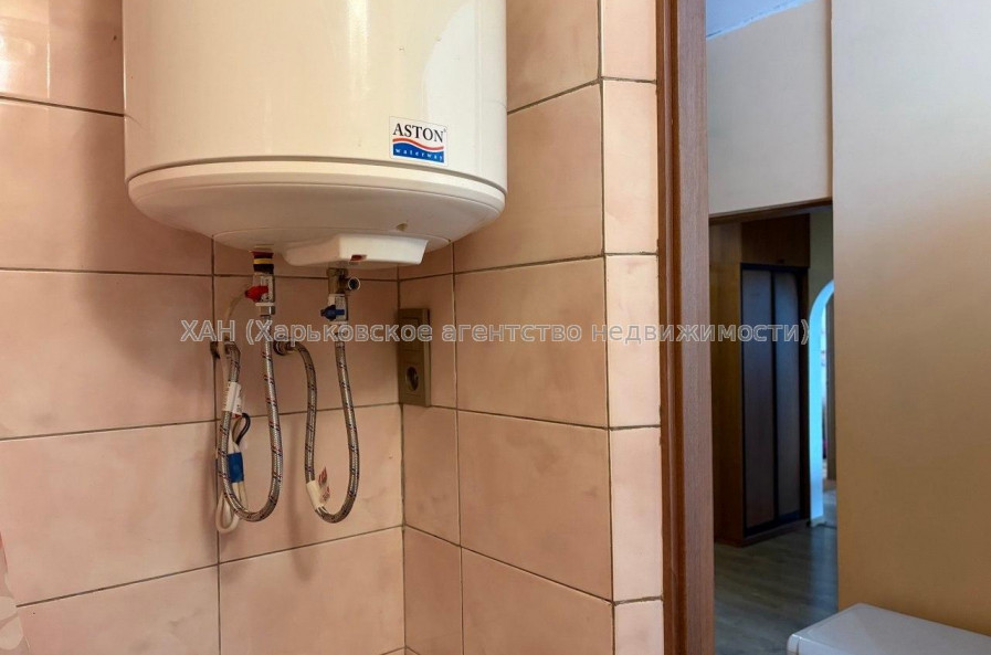 Продам квартиру, Амосова ул. , 34 , 4  ком., 86 м², капитальный ремонт 