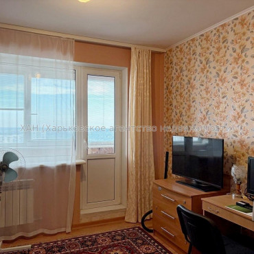 Продам квартиру, Амосова ул. , 34 , 4  ком., 86 м², капитальный ремонт 