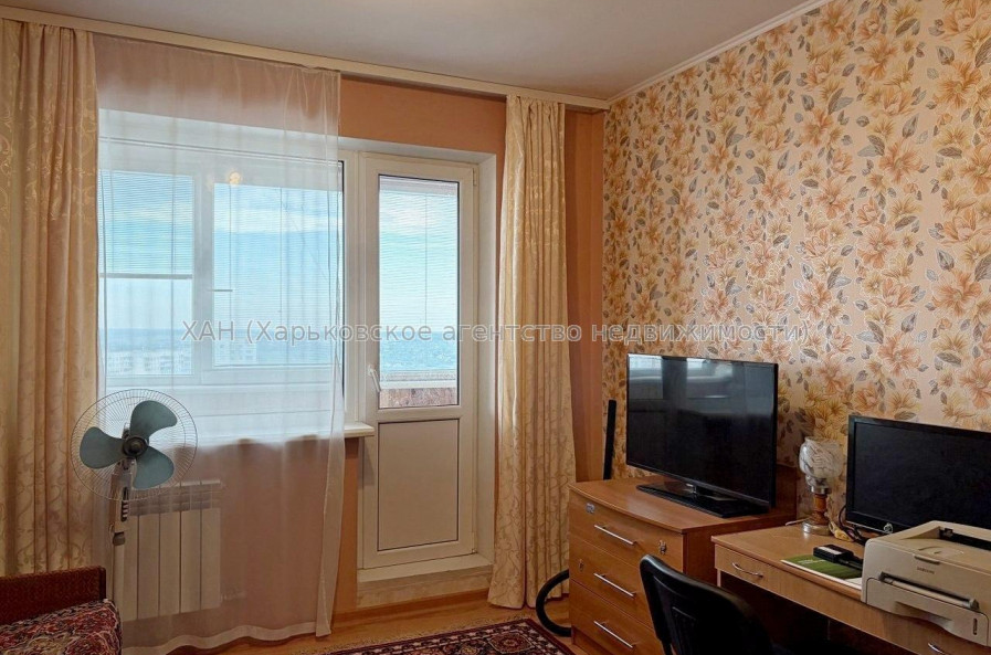 Продам квартиру, Амосова ул. , 34 , 4  ком., 86 м², капитальный ремонт 