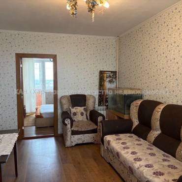 Продам квартиру, Амосова ул. , 34 , 4  ком., 86 м², капитальный ремонт 