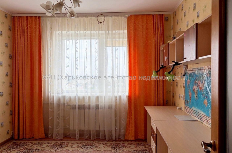 Продам квартиру, Амосова ул. , 34 , 4  ком., 86 м², капитальный ремонт 