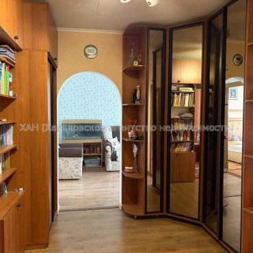 Продам квартиру, Амосова ул. , 34 , 4  ком., 86 м², капитальный ремонт 