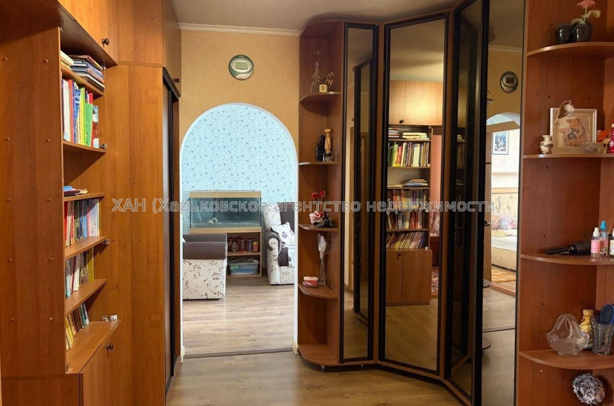 Продам квартиру, Амосова ул. , 34 , 4  ком., 86 м², капитальный ремонт 