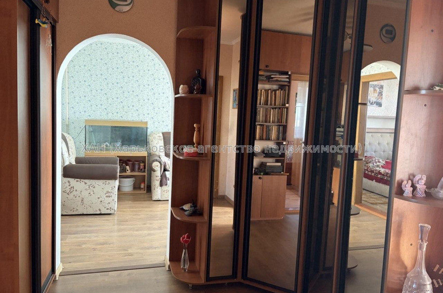 Продам квартиру, Амосова ул. , 34 , 4  ком., 86 м², капитальный ремонт 