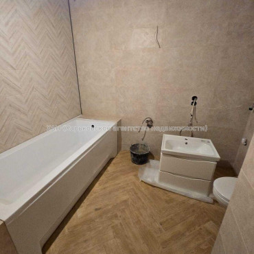 Продам квартиру, Победы просп. , 2  ком., 69 м², без отделочных работ 