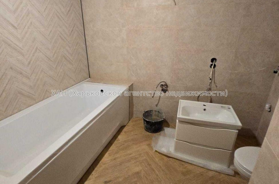 Продам квартиру, Победы просп. , 2  ком., 69 м², без отделочных работ 